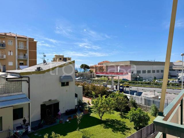 Vendesi appartamento a Pietra Ligure viale Riviera