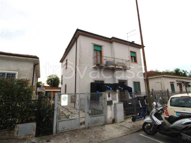 Vendesi appartamento a Pisa via Emilia, 226, Sant'Ermete Putignano