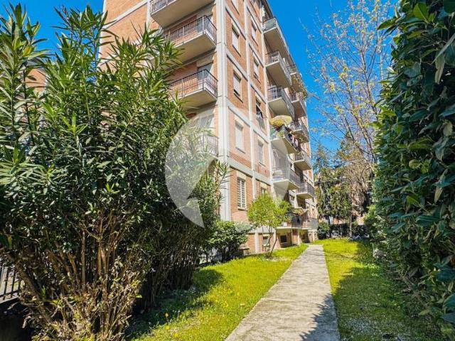 Vendesi appartamento a Reggio nell'Emilia via Montefiorino, 19, Ospedale Villaggio Manenti