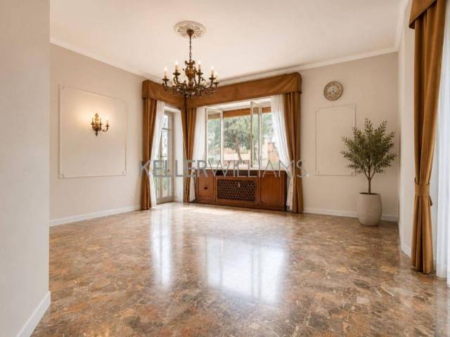 Vendesi appartamento a Roma, EUR