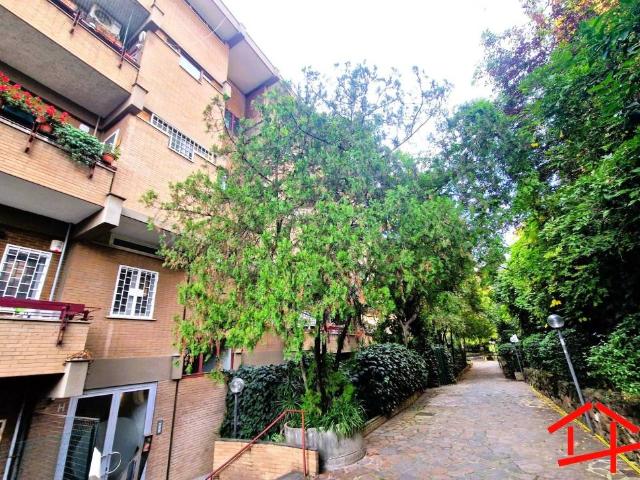 Vendesi appartamento a Roma piazza Ugo da Como, Nuovo Salario