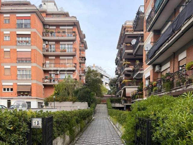 Vendesi appartamento a Roma via Monte Fumaiolo, 13, Tufello