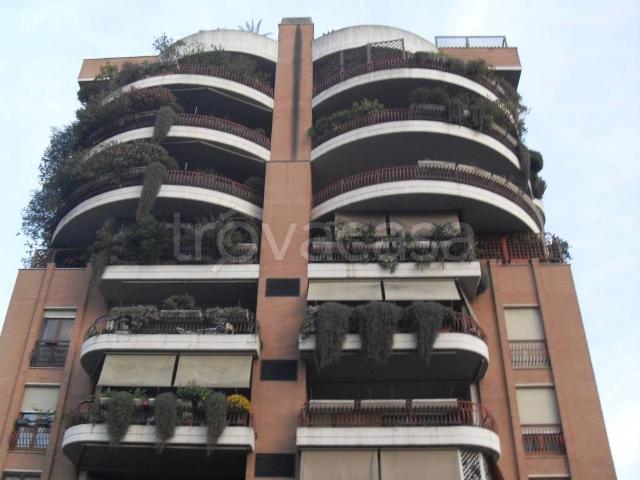 Vendesi appartamento a Roma via Berna, 30, Torrino