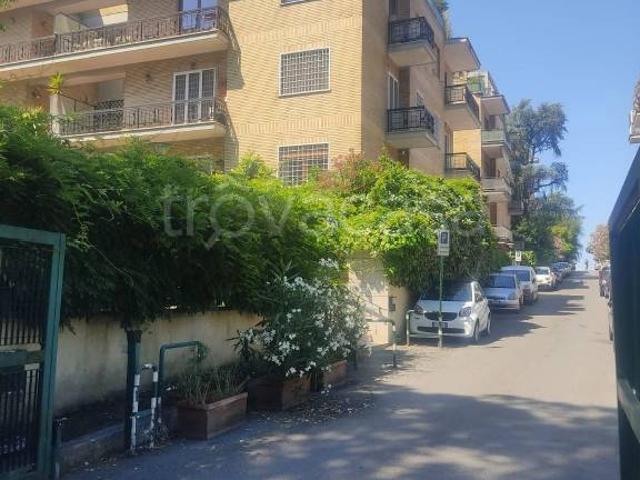 Vendesi appartamento a Roma via Casal Saraceno, Tomba di Nerone