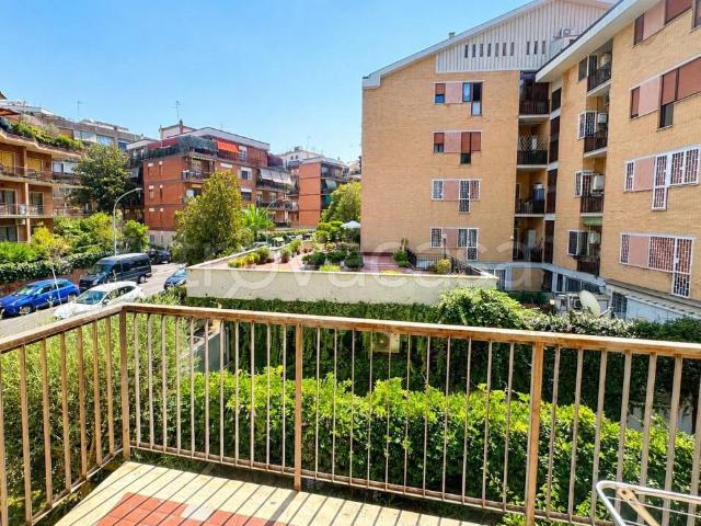 Vendesi appartamento a Roma via Dante De Blasi, Colli Portuensi Casaletto