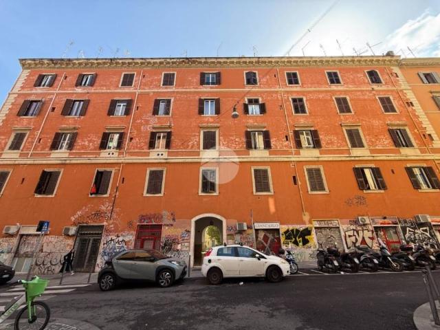 Vendesi appartamento a Roma via dei Marsi, San Lorenzo