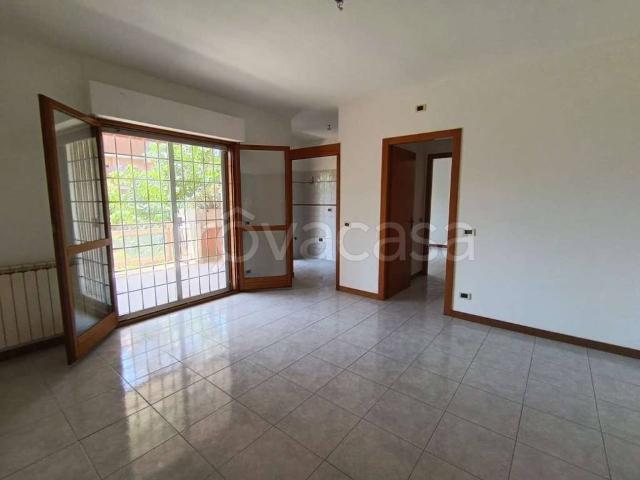 Vendesi appartamento a Roma via Dell'Albareto, Acilia