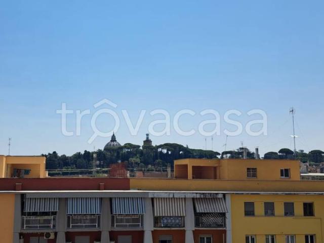 Vendesi appartamento a Roma via Luigi Rizzo, Cipro