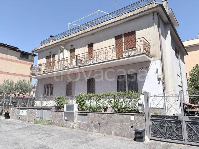Vendesi appartamento a Roma via Staiti, Morena