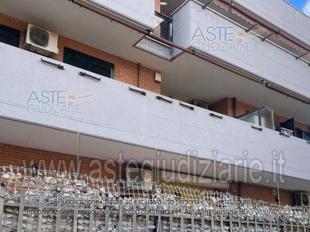 Vendesi appartamento a Roma via Sterope, 54, Torre angela