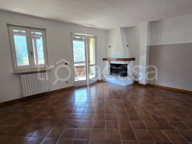 Vendesi appartamento a Rovetta via Vogno, 17