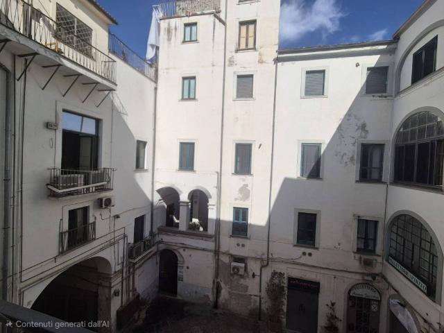 Vendesi appartamento a Salerno via dei Mercanti, 46, Centro Storico Teatro Verdi