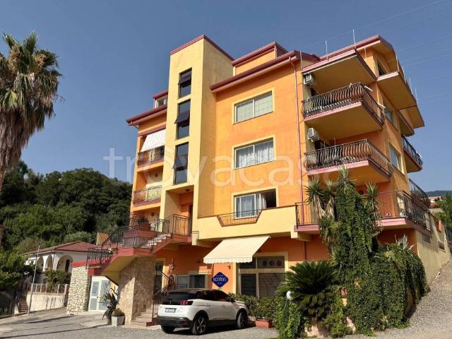 Vendesi appartamento a San Lucido strada O, 11
