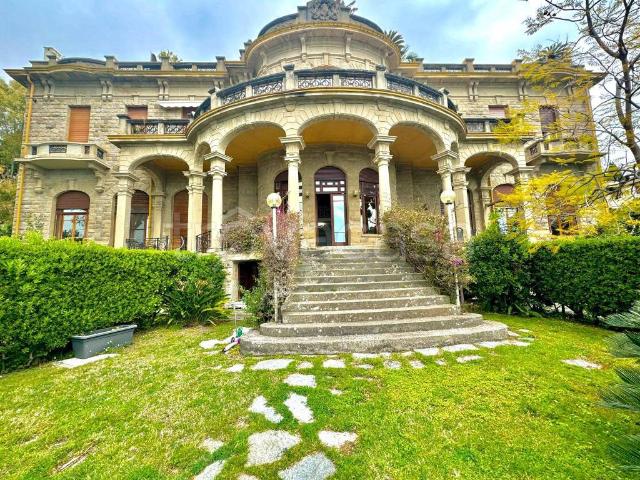 Vendesi appartamento a Sanremo, Corso degli Inglesi