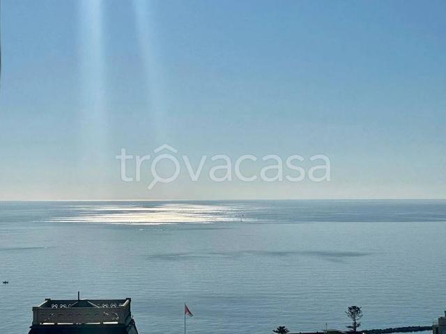 Vendesi appartamento a Sanremo, Corso degli Inglesi