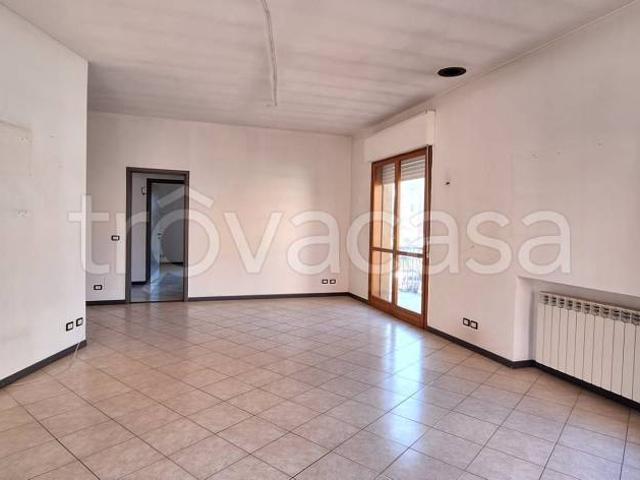 Vendesi appartamento a Seveso via Antonio Stoppani, 15