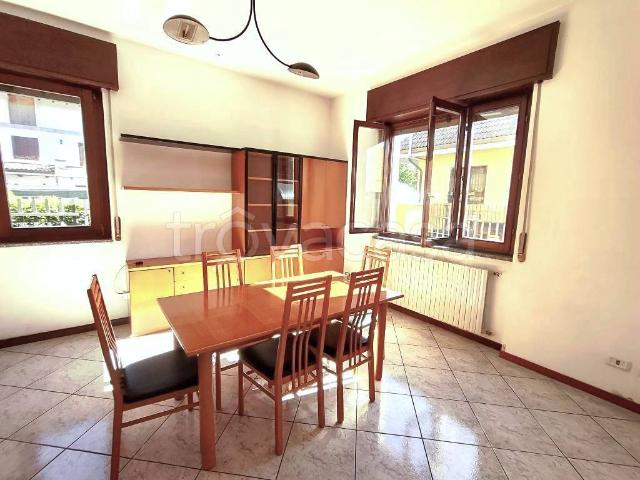Vendesi appartamento a Seveso via Arno