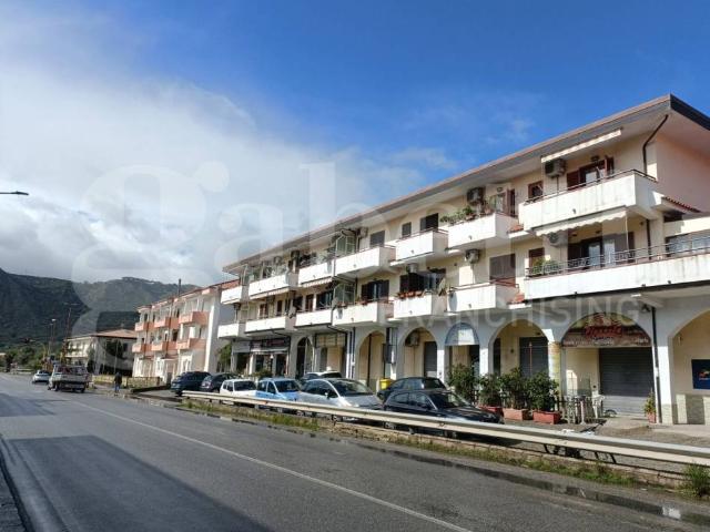 Vendesi appartamento a Squillace, Squillace Lido