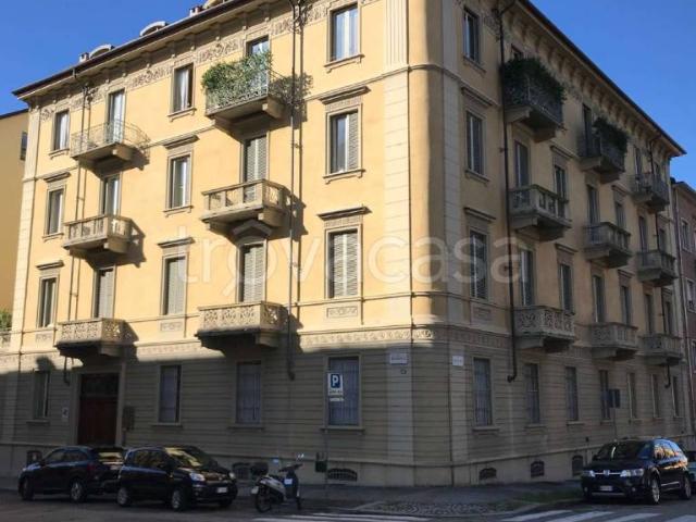 Vendesi appartamento a Torino via sforzesca 3, Gran Madre Crimea