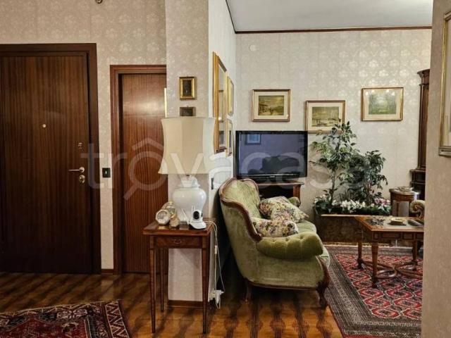 Vendesi appartamento a Treviso, Viale Luzzatti