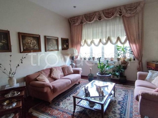 Vendesi appartamento a Triggiano viale Vanoni, 25