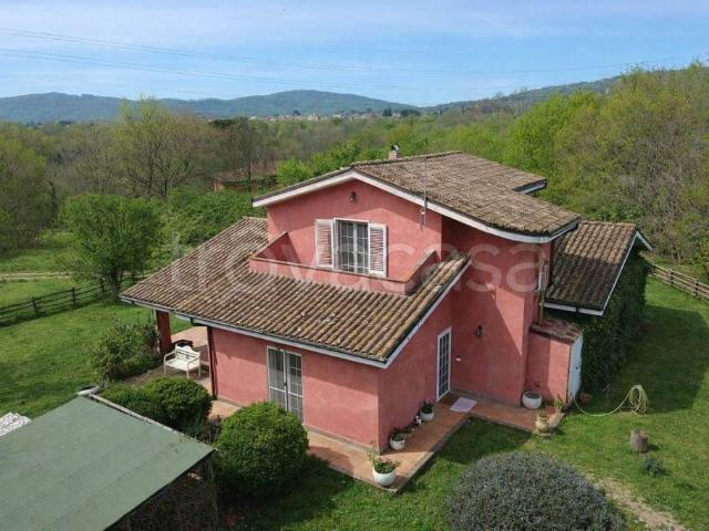 Vendesi villa singola a Vejano