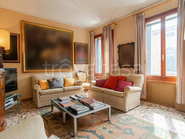 Vendesi appartamento a Venezia