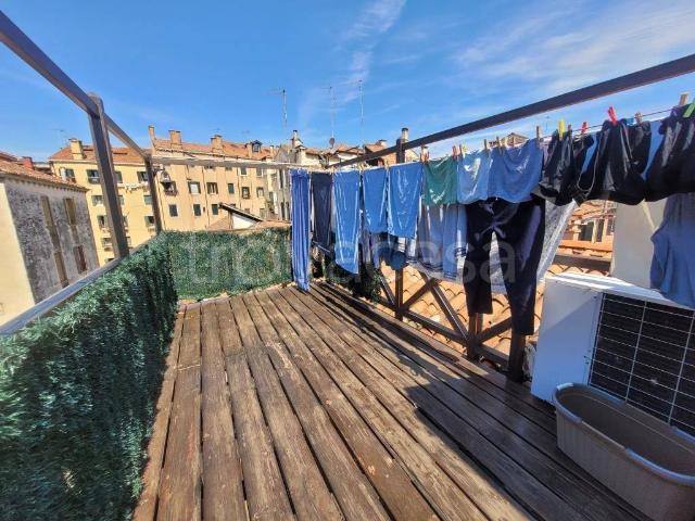 Vendesi appartamento a Venezia, Guglie San Leonardo