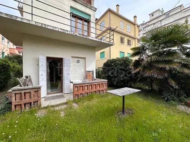 Vendesi appartamento a Venezia via Cristoforo Colombo, Lido di Venezia