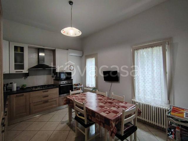 Vendesi appartamento a Vescovana via Roma, 56