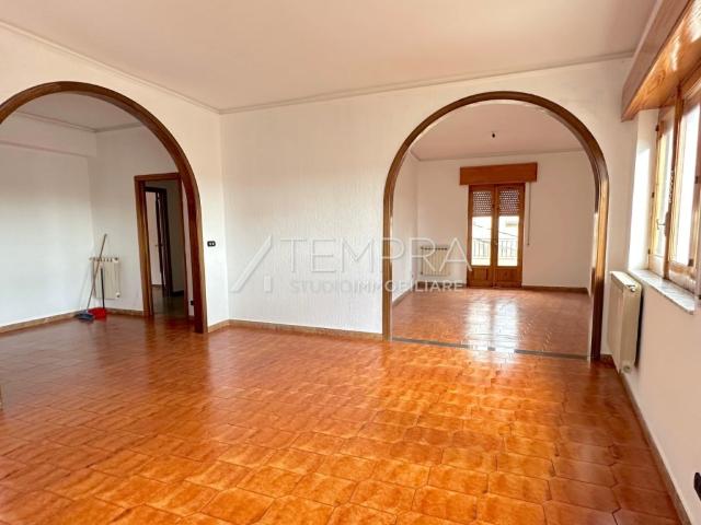 Vendesi appartamento ad Adrano via Gaezza, 3