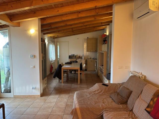 Vendesi appartamento ad Adria