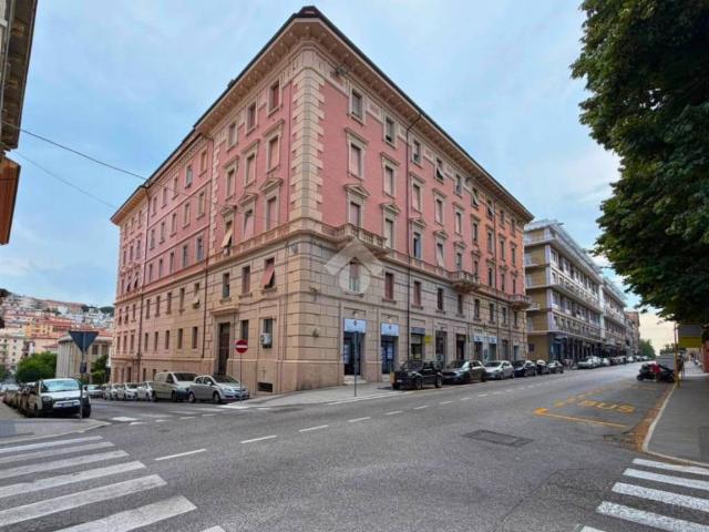 Vendesi appartamento ad Ancona via Lauro de Bosis, 14, Adriatico
