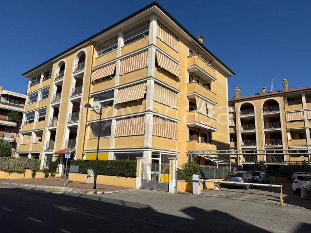 Vendesi appartamento ad Aprilia via delle Regioni, Centro