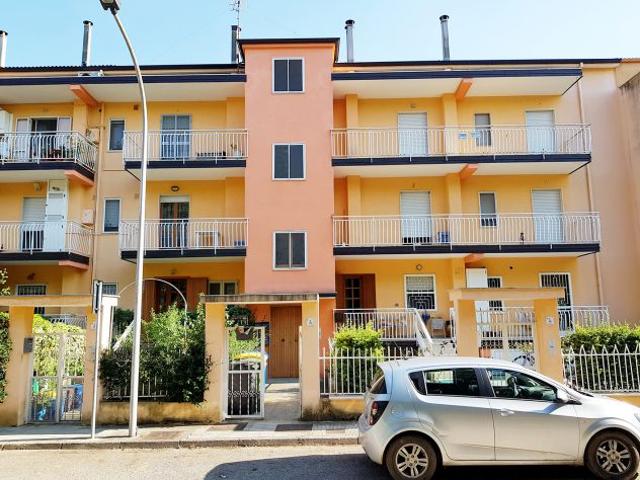 VENDESI APPARTAMENTO CON BOX AUTO VIA DEI LONGOBARDI VENOSA