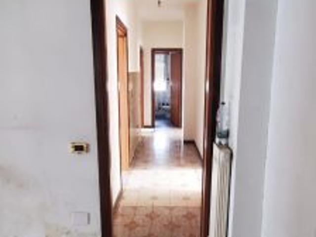 Vendesi Appartamento in Via Torino 6 da ristrutturare
