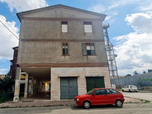 VENDESI APPARTAMENTO LUMINOSO IN RIONE DEGLI ZOCCOLANTI VENOSA