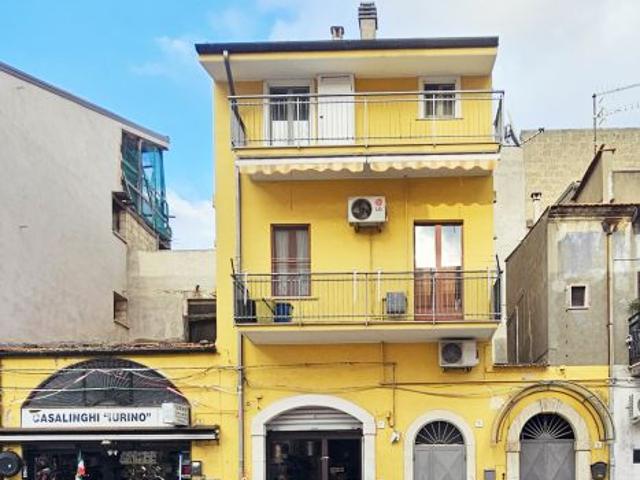 VENDESI APPARTAMENTO SU DUE LIVELLI IN VIA ARMANDO DIAZ, 11 VENOSA