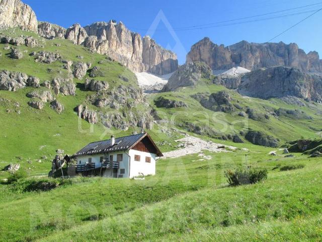 Vendesi baita/chalet/trullo a Canazei