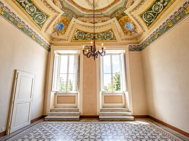 Vendesi bellissimo appartamento affrescato nel centro di Vol. 216m² Volterra