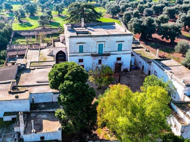 Vendesi bellissima masseria da ristrutturare 1600m² Fasano