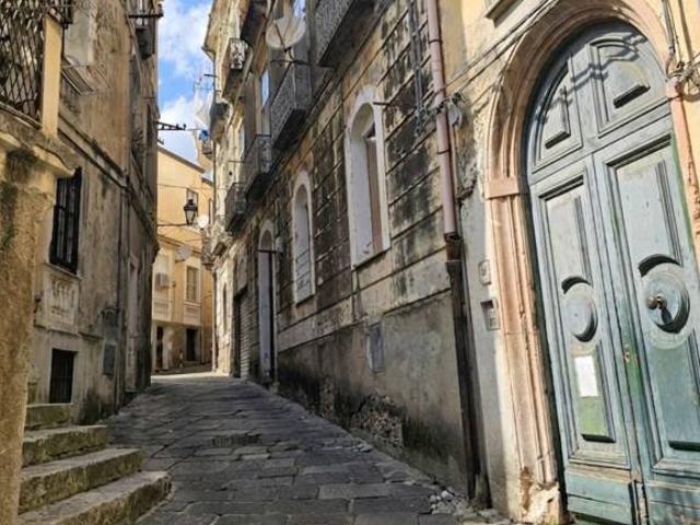 Vendesi bilocale a Catanzaro via Giacinto De Jessi, 14, Centro Storico