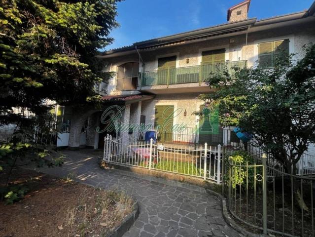 Vendesi bilocale a Carnate via Giuseppe Garibaldi, 6