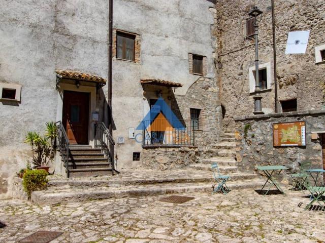 Vendesi bilocale a Castiglione in Teverina largo del Bivio