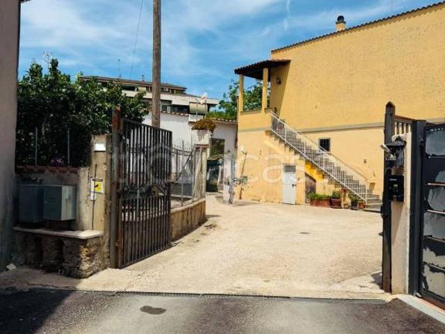Vendesi bilocale a Cerveteri via Molise