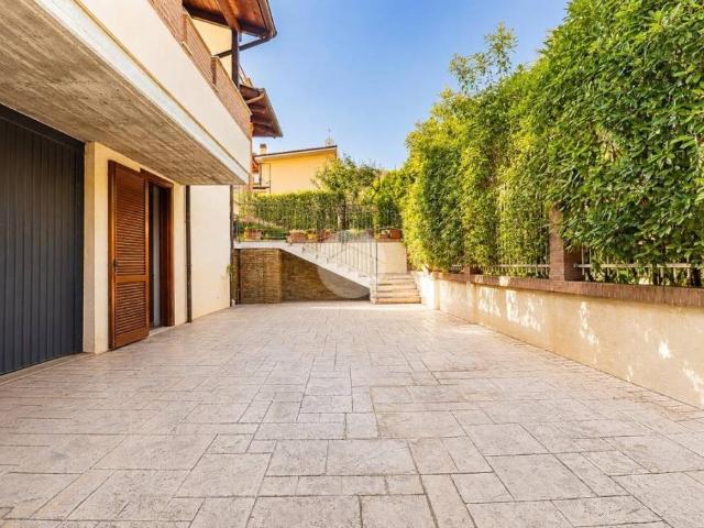 Vendesi bilocale a Città Sant'Angelo via Ernani Savini, 5