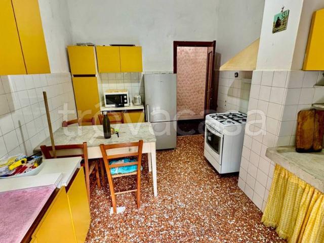 Vendesi bilocale a Genova via Piacenza, 126, Molassana