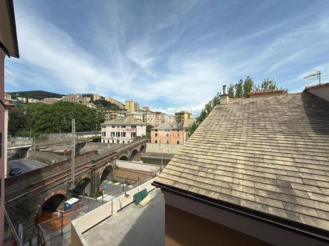 Vendesi bilocale a Genova via sotto i volti, 12, Voltri