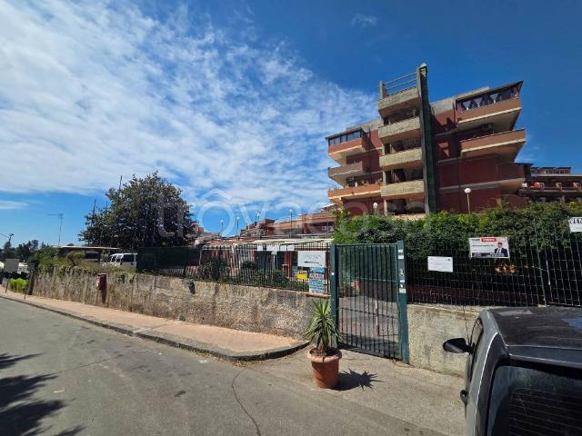 Vendesi bilocale a Giardini Naxos via Pietrenere