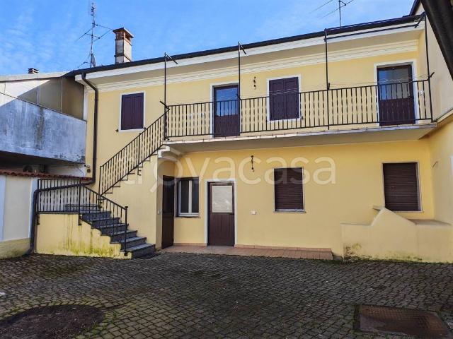 Vendesi bilocale a Gravellona Lomellina viale Liberali
